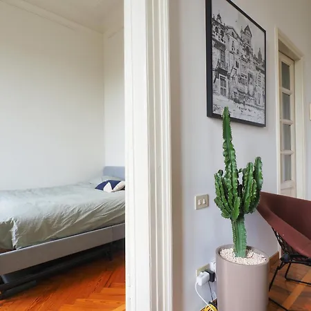 Piano Alto Vista Sul Parco Apartman Milánó